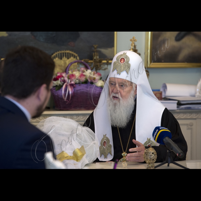 Голова Верховної Ради України Андрій Парубій привітав Святійшого Патріарха Філарета з
50-літтям архієрейського служіння на Київській кафедрі.
